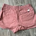 Vuori Womens  ripstop mauve shorts size small EUC Photo 3