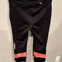 Under Armour  Women's Fly-By Compression Capri Heat Gear - Size Small P Photo 2