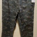 Bella Dahl NWT  Crop Camo Joggers Pants With Pockets Size L Photo 2