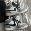 Nike Air Jordan 1 Mid Photo 1