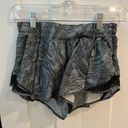 Lululemon  Hotty Hot Low Rise Short 2.5" Women's Size 6 Photo 4