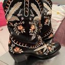 Cowgirl boots with embroidery Size 7 Photo 1