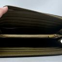 Universal Threads NWT Universal Thread Women's Large Olive Green Zip Wallet Photo 4