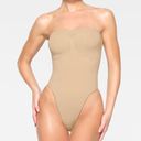 SKIMS STRAPLESS THONG BODYSUIT Photo 2