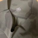 Alo Yoga Shorts Photo 2