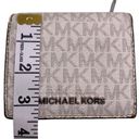 Michael Kors  Signature Jet Set Wallet Photo 6