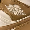 Air Jordans 1 mid “tan gum” Photo 8