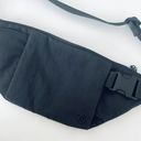 Lululemon  waist bag in black Photo 1