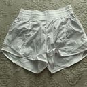 Lululemon  hotty hot high rise 2.5" shorts size 6 Photo 0