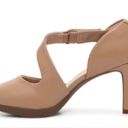 Clarks  Women’s Ambyr Leather Closed Toe Pump in Warm Beige New! Size 7.5 Photo 2