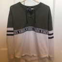 Justify Women’s size small Sweatshirt olive green and off white Photo 6