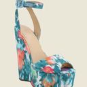 Guess NEW  Taraji Printed Wedges Sz 10 Photo 0