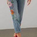 Chico's Chico’s So Slimming Girlfriend Slim Leg Embroidered Crops Size 6R Photo 1