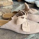 Lucky Brand  size 6.5 tan suede leather bow slides mule loafers metal grommet new Photo 3