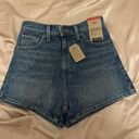 Levi’s Women’s Shorts Photo 0