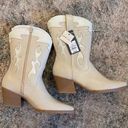 NWT Short Cream Cowboy Boots Size 9.5 Photo 0