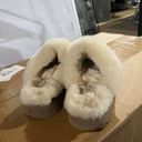 UGG Slippers Photo 4