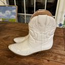 SheIn mini white cowboy boots Photo 3