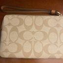 Coach wristlet Photo 6