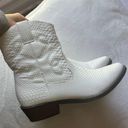 white cowgirl boots Size 7 Photo 0