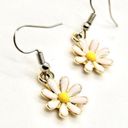 Daisy  Flower Earrings Photo 1