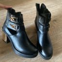 Boohoo Truffle grunge cut out gold plate lace up black combat boots 7 Photo 3