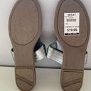 Tommy Hilfiger *NWT*  women’s 9 flat thong sandals Photo 2