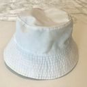 Alice + Olivia  x FabFitFun Bucket Hat Reversible Daisy Floral White Photo 1