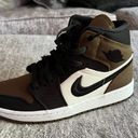 Nike Air Jordan 1 Mid Photo 0