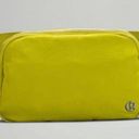  ATHLETICA | Lululemon Everywhere Belt Bag Yellow Serpentine | 1L Photo 1