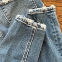 Vervet Distressed Jeans Photo 2