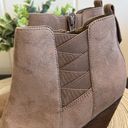 mix no. 6  Vince Ankle Boots Booties Tan Chunky heel sz 7.5 Photo 2