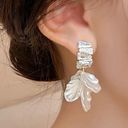 Petal White  Earrings Photo 0