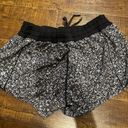 Lululemon Hotty Hot Short 2.5” Photo 2