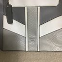 Guess  Women’s  Large Sized Tote with top handles EUC ( Flaw) Photo 5