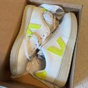 VEJA NIB Size 7  V-12 Jaune Fluo Photo 3