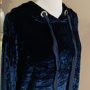 Bella Dahl  Navy Crushed Velvet Crop Hoodie Photo 6