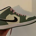 Jordan Wmns Air  1 Mid SE 'Dutch Green' Photo 4