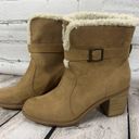 American Eagle Women's Faux Suede
Sherpa Ankle Bootie Size 9 Photo 2