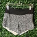 Athleta  Run With It 3.5 Inch Shorts Size XS Printed Photo 0