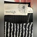 Everleigh  B and W blouse Large Photo 2