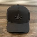 Alo Yoga ALO BLACK TRUCKER HAT NWT Photo 3