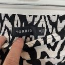 Torrid NWT  Black White Ikat Print Silky Challis Short Elastic Waist Size 4x Photo 3