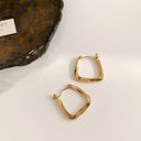 Geometric square gold hoop earrings for women Photo 2