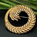 Trifari Vintage 50’s Signed Crown  Gold Tone Wheat Leaf Round Wreath Brooch Pin Photo 1