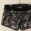 Lululemon  Run Times Short *4-way stretch in Flowabunga Black Angel Wing Size 12 Photo 8