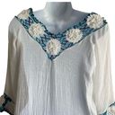 Daisy Women’s Blouse V-Neck 3/4 Sleeve  Applique' Crochet Trim White Pullover Photo 4