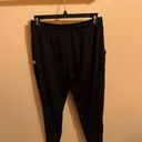 Vuori Performance Joggers in Black Heather Photo 6