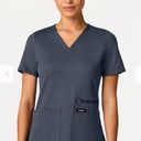 Jaanuu  slim fit 3-pocket scrub top NWT Size L Photo 5