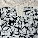 Tahari  size Small Petite black and white floral pull on pants with pockets. Photo 4